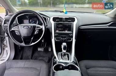 Седан Ford Fusion 2015 в 