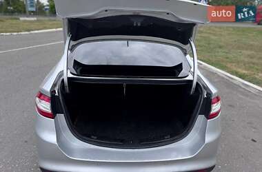 Седан Ford Fusion 2015 в 