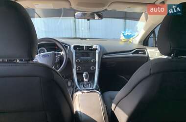 Седан Ford Fusion 2015 в 