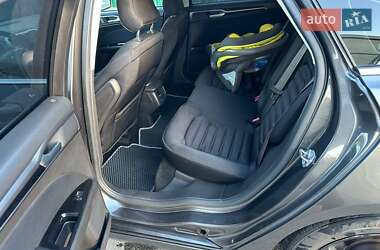 Седан Ford Fusion 2016 в 
