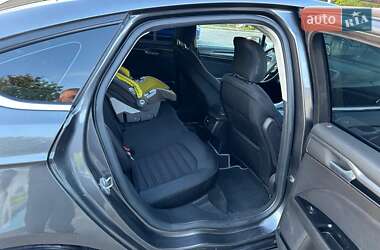 Седан Ford Fusion 2016 в 