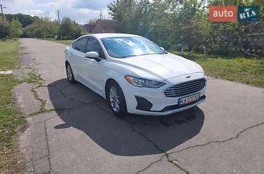 Седан Ford Fusion 2019 в 