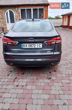 Седан Ford Fusion 2019 в 