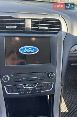 Седан Ford Fusion 2017 в 