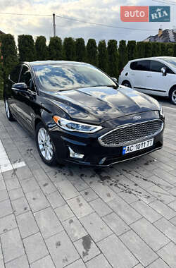Седан Ford Fusion 2018 в 