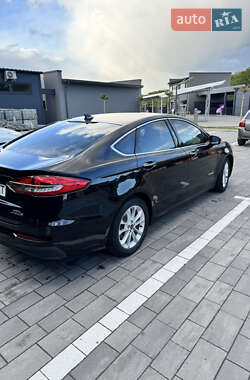Седан Ford Fusion 2018 в 