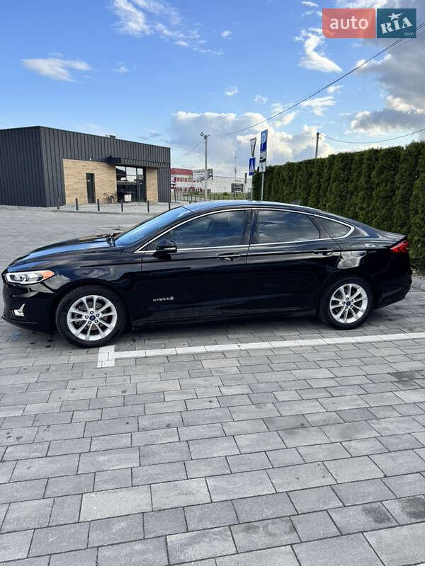 Седан Ford Fusion 2018 в Луцке