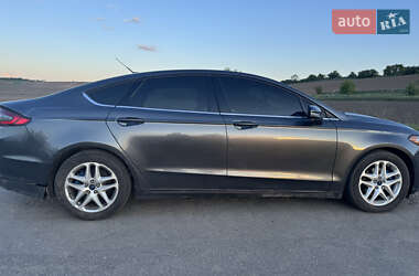 Седан Ford Fusion 2016 в 