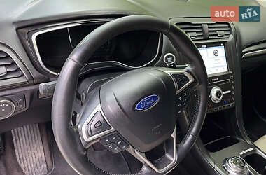 Седан Ford Fusion 2017 в 
