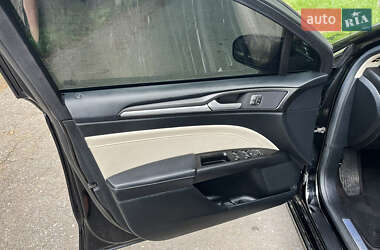 Седан Ford Fusion 2017 в 