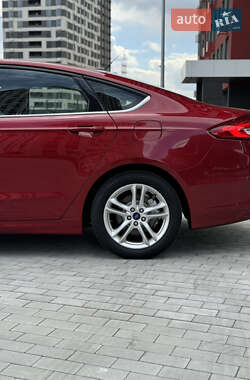 Седан Ford Fusion 2017 в 