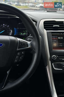 Седан Ford Fusion 2017 в 