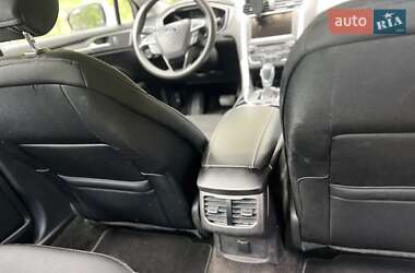 Седан Ford Fusion 2015 в 