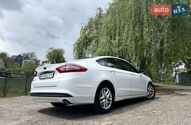 Седан Ford Fusion 2015 в 
