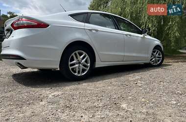 Седан Ford Fusion 2015 в 