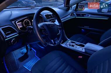 Седан Ford Fusion 2017 в 