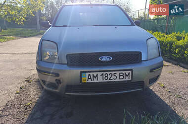 Хэтчбек Ford Fusion 2005 в 