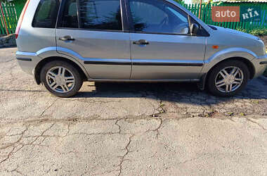 Хэтчбек Ford Fusion 2005 в 
