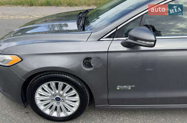 Седан Ford Fusion 2013 в 