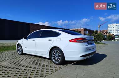 Седан Ford Fusion 2017 в 