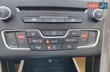 Седан Ford Fusion 2017 в 