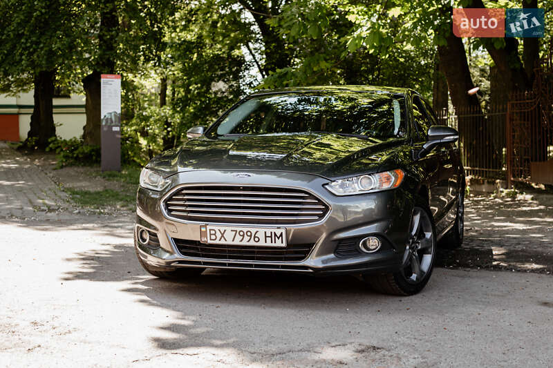 Седан Ford Fusion 2016 в Остроге