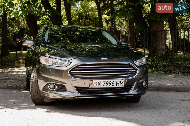 Седан Ford Fusion 2016 в Остроге