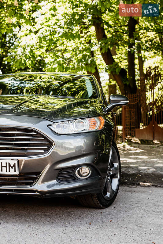 Седан Ford Fusion 2016 в Остроге