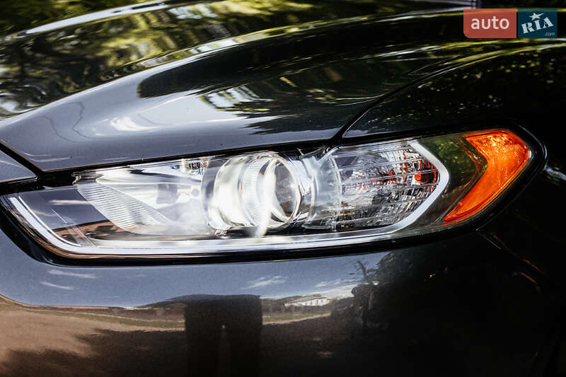 Седан Ford Fusion 2016 в Остроге