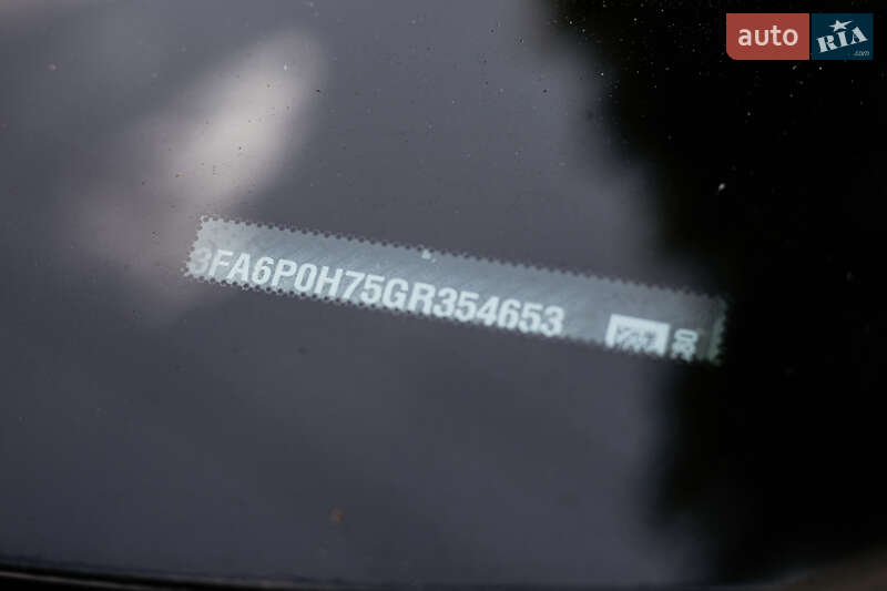 Седан Ford Fusion 2016 в Остроге