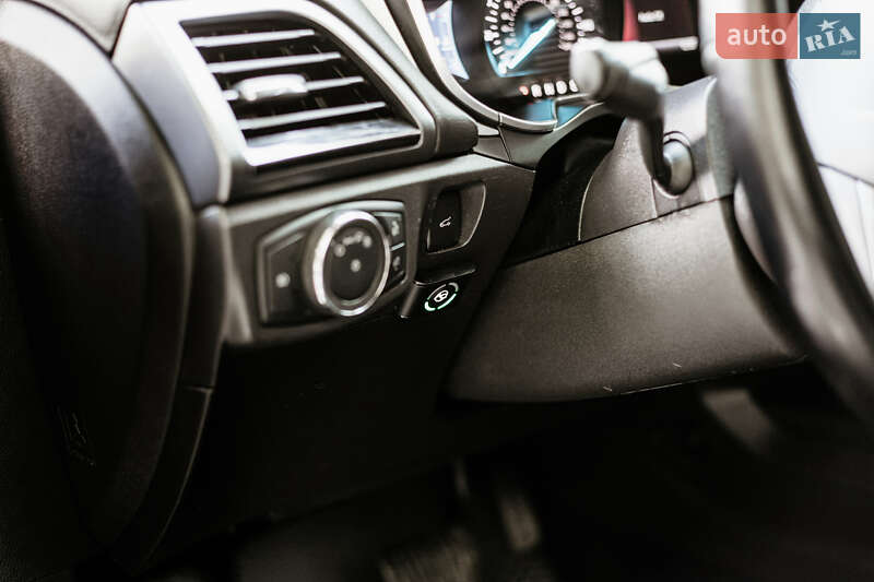 Седан Ford Fusion 2016 в Остроге