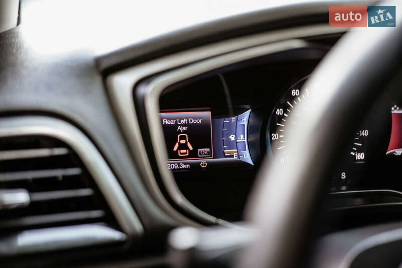 Седан Ford Fusion 2016 в Остроге