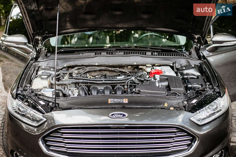 Седан Ford Fusion 2016 в Остроге