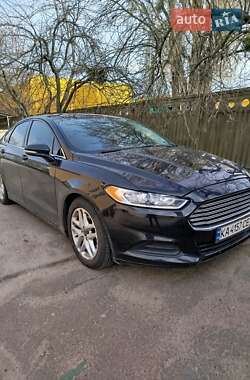 Седан Ford Fusion 2015 в 