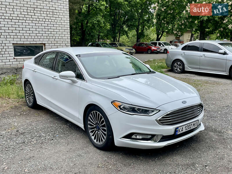 Седан Ford Fusion 2016 в 