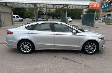 Седан Ford Fusion 2016 в 