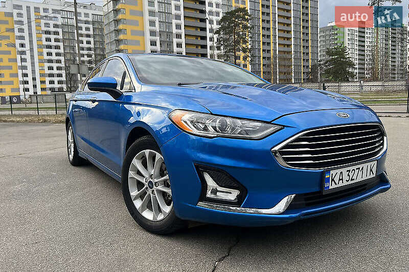 Седан Ford Fusion 2018 в 