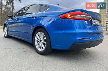 Седан Ford Fusion 2018 в 