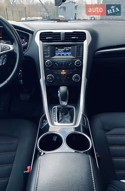Седан Ford Fusion 2013 в 