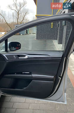 Седан Ford Fusion 2013 в 