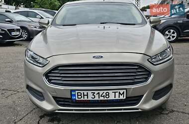 Седан Ford Fusion 2015 в 