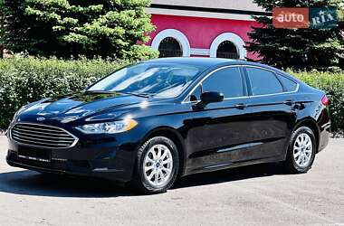 Седан Ford Fusion 2020 в 