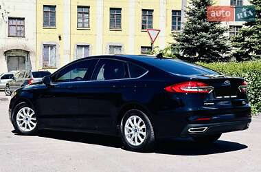 Седан Ford Fusion 2020 в 