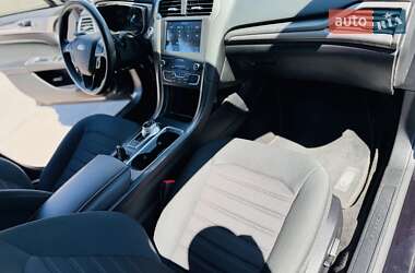 Седан Ford Fusion 2020 в 