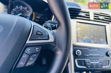 Седан Ford Fusion 2020 в 
