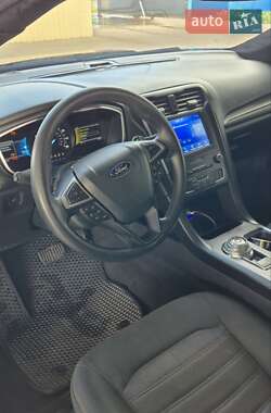 Седан Ford Fusion 2019 в 