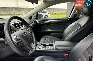 Седан Ford Fusion 2017 в 