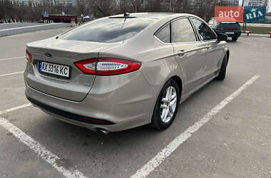 Седан Ford Fusion 2015 в 