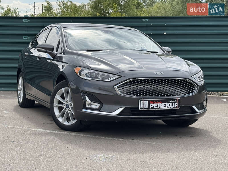 Седан Ford Fusion 2019 в 