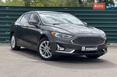 Седан Ford Fusion 2019 в 